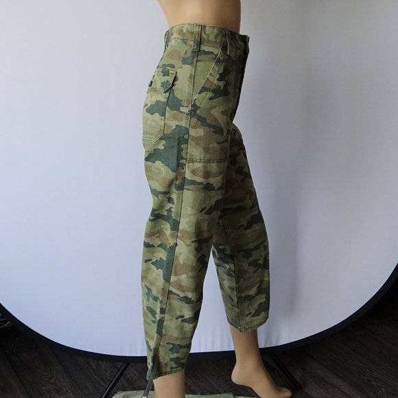 Free People Remy Camo Printed Capri Jeans - Picture 2 of 5